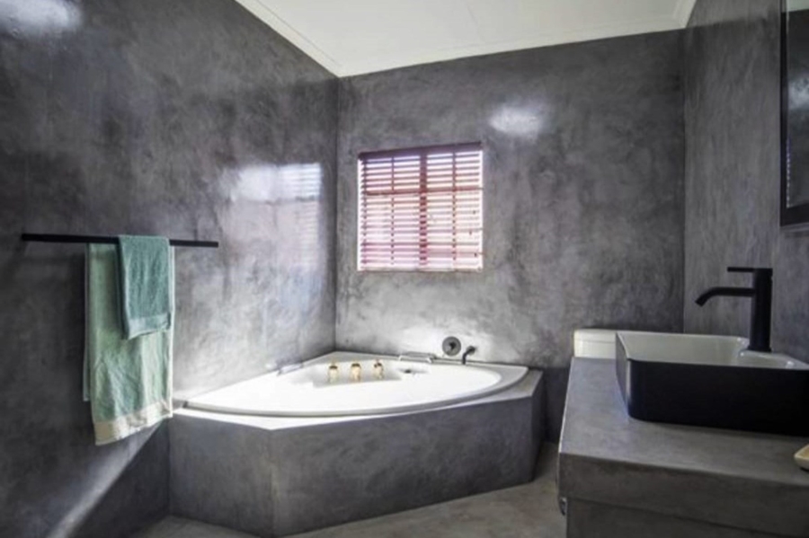 5 Bedroom Property for Sale in Safari Gardens North West